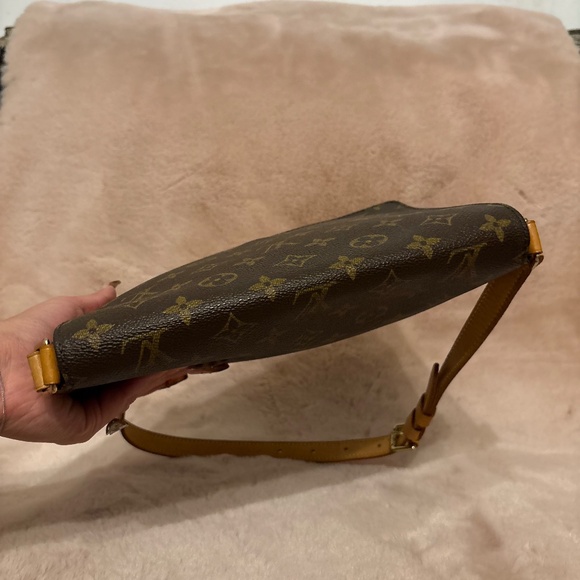 Vintage LV musette tango shoulder bag - Picture 14 of 16